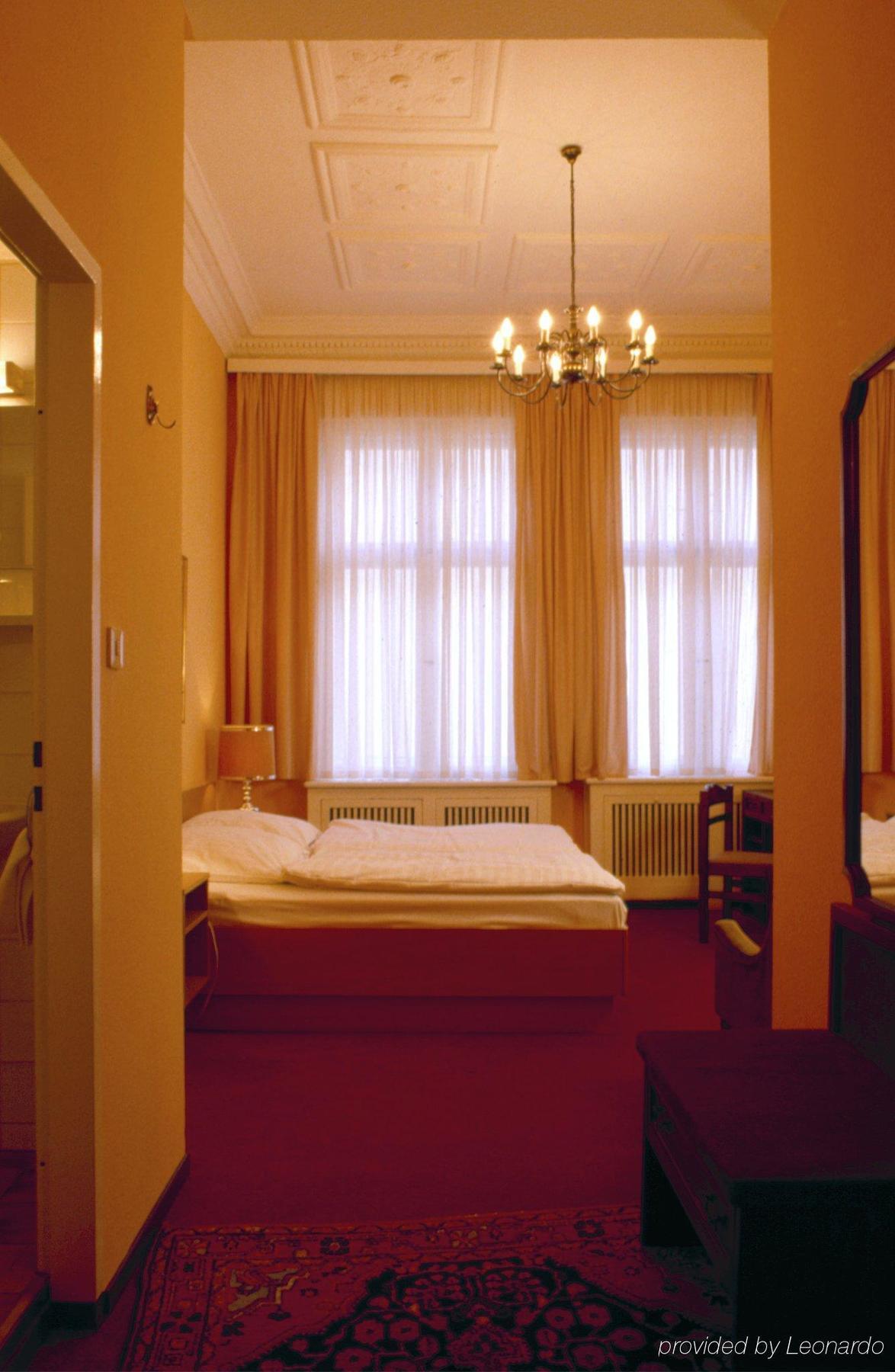 Stadt-Gut-Hotel Bogota Berlin Exteriör bild